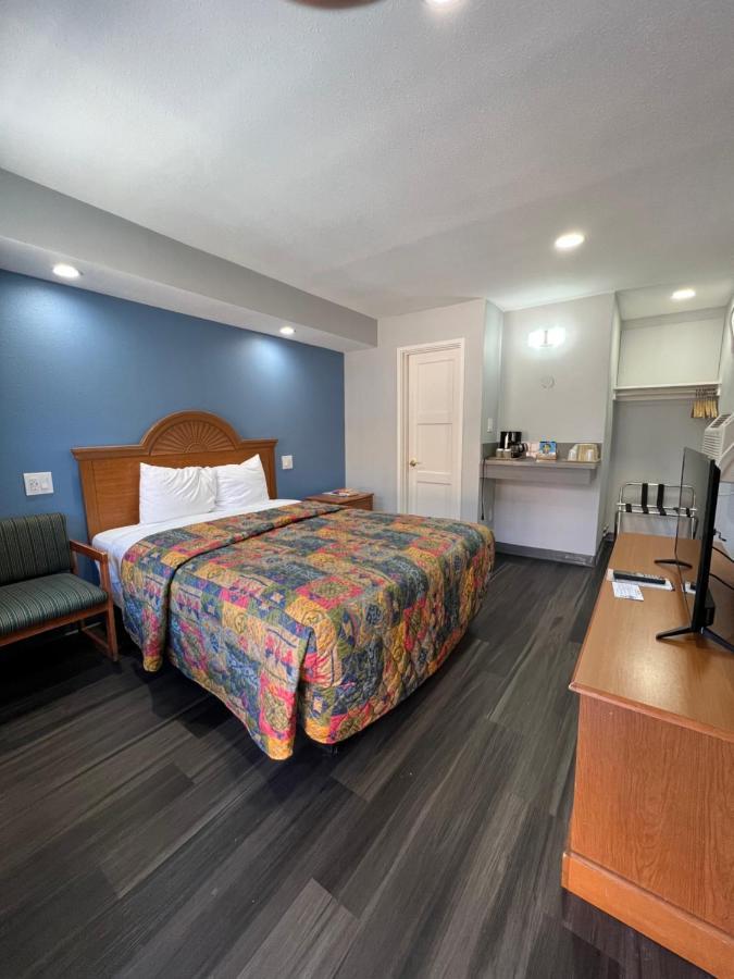 Bishop Elms Motel Dış mekan fotoğraf