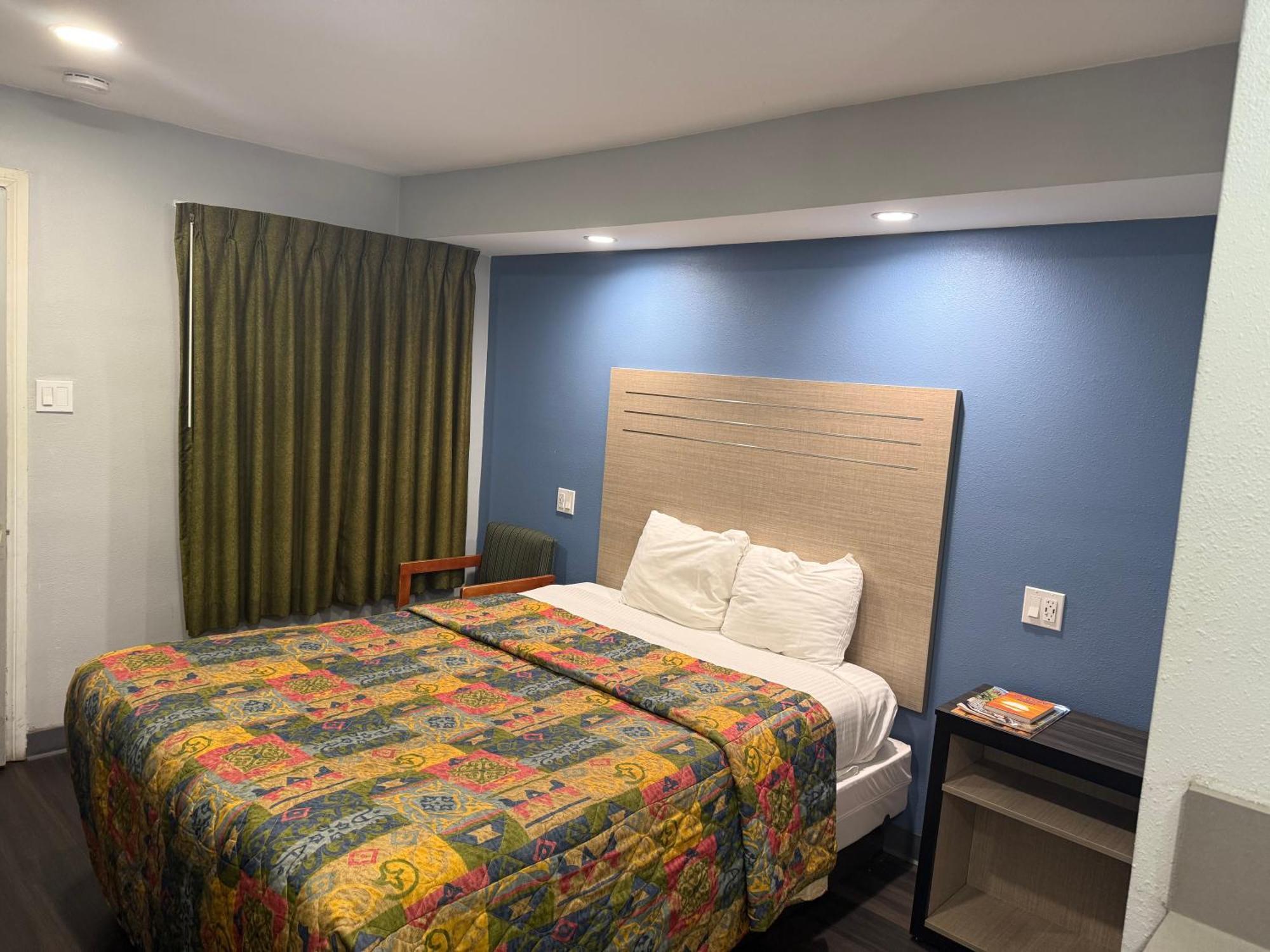 Bishop Elms Motel Dış mekan fotoğraf